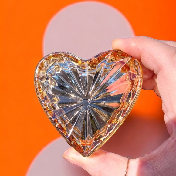 Vintage Amber Heart Trinket Dish - Picture 3 of 3